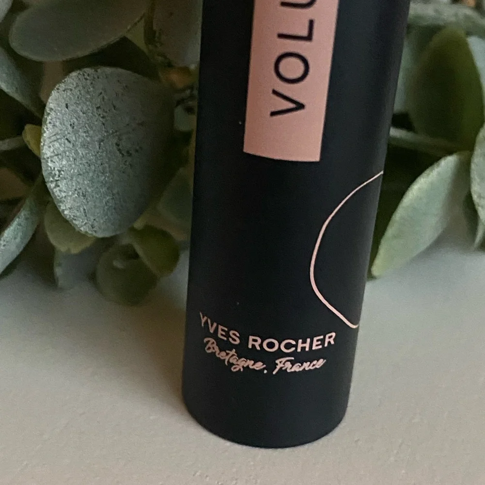 Yves Rocher Volume black mascara in NOIR